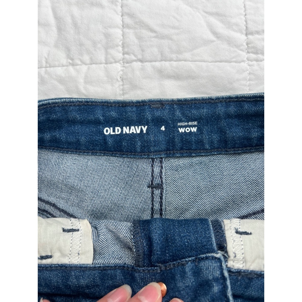 Old Navy High-Rise Wow Denim Shorts Medium Wash Cuffed Blue Size 4 Streetwear - Picture 2 of 5